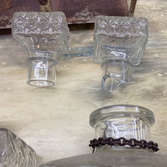 Vintage whiskey containers and holder - Picture 5 of 8